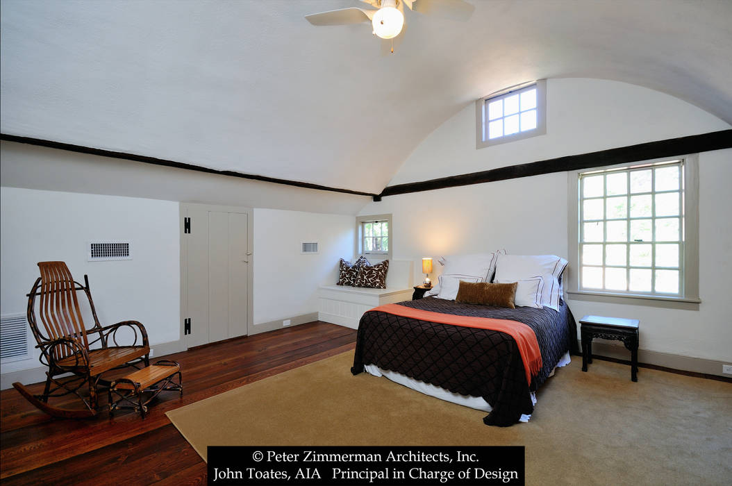 Master bedroom John Toates Architecture and Design Classic style bedroom