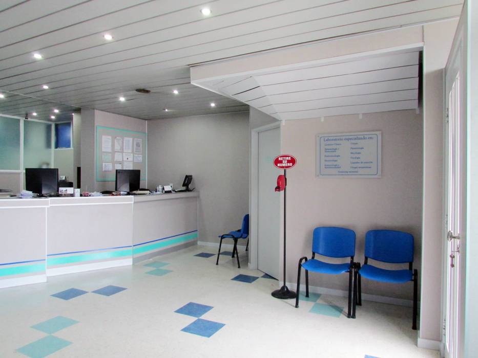 SALA DE ESPERA Y MOSTRADOR G7 Grupo Creativo Espacios comerciales Clínicas y consultorios médicos