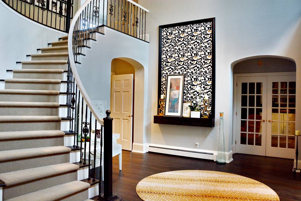 Cherry Hills Charmer, Andrea Schumacher Interiors Andrea Schumacher Interiors Classic style corridor, hallway and stairs area rug,upholstered chair,framed fabric wall