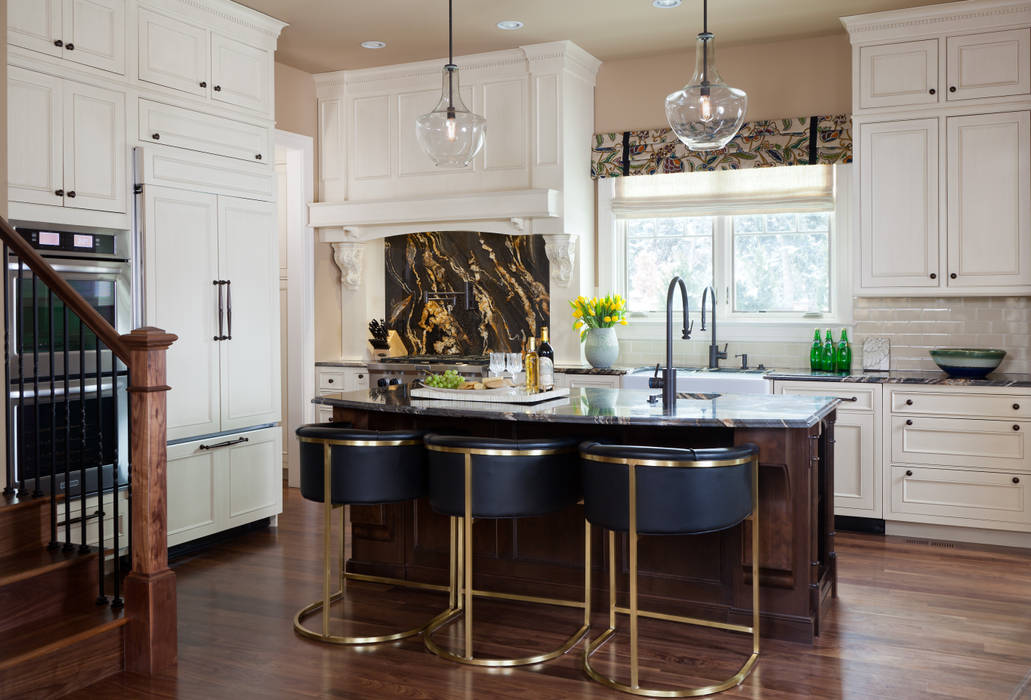 Supremely Sophisticated, Andrea Schumacher Interiors Andrea Schumacher Interiors Kitchen counter stools,glass pendants,shades,mock roman valance,'