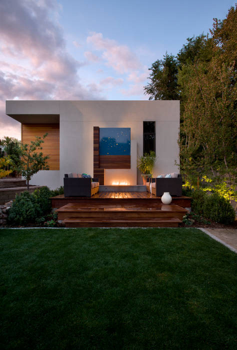 LoHi Private Residence, Andrea Schumacher Interiors Andrea Schumacher Interiors Modern Garden out door sofas,fire pit,'