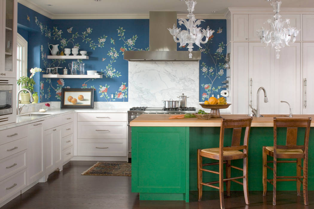Home of the Year, Andrea Schumacher Interiors Andrea Schumacher Interiors Kitchen wall paper,open shelving,chandeliers,counter stools,green kitchen island,'