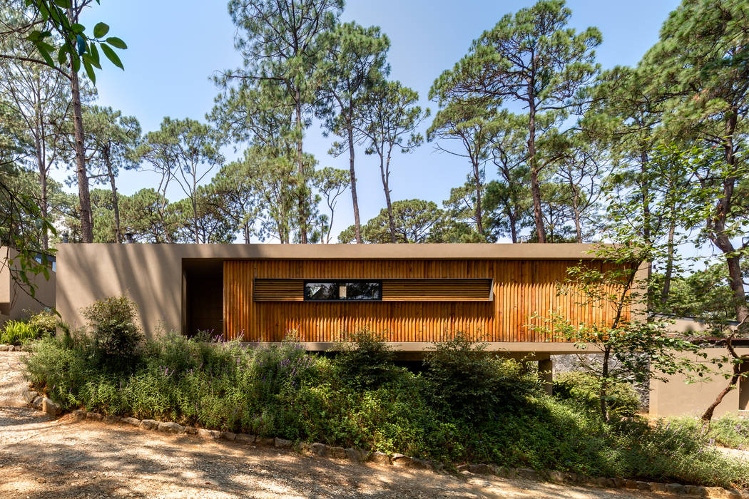 Fachada de acceso - Casa 2 Weber Arquitectos Casas escandinavas