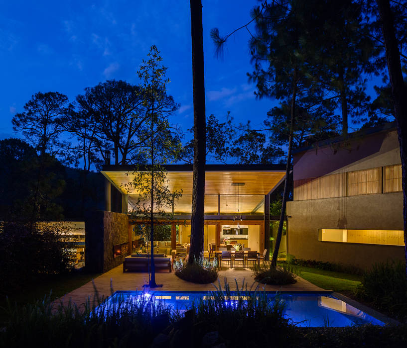 Fachada jardín - Casa 5 Weber Arquitectos Casas escandinavas