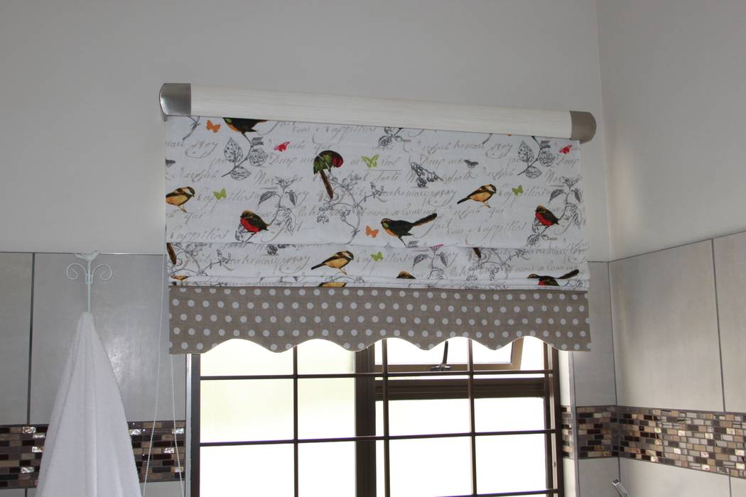 Bathroom Roman Blind Inside Out Interiors Country style bathroom bathroom,roman blind,contrast fabrics,printed fabrics,rods,Textiles & accessories