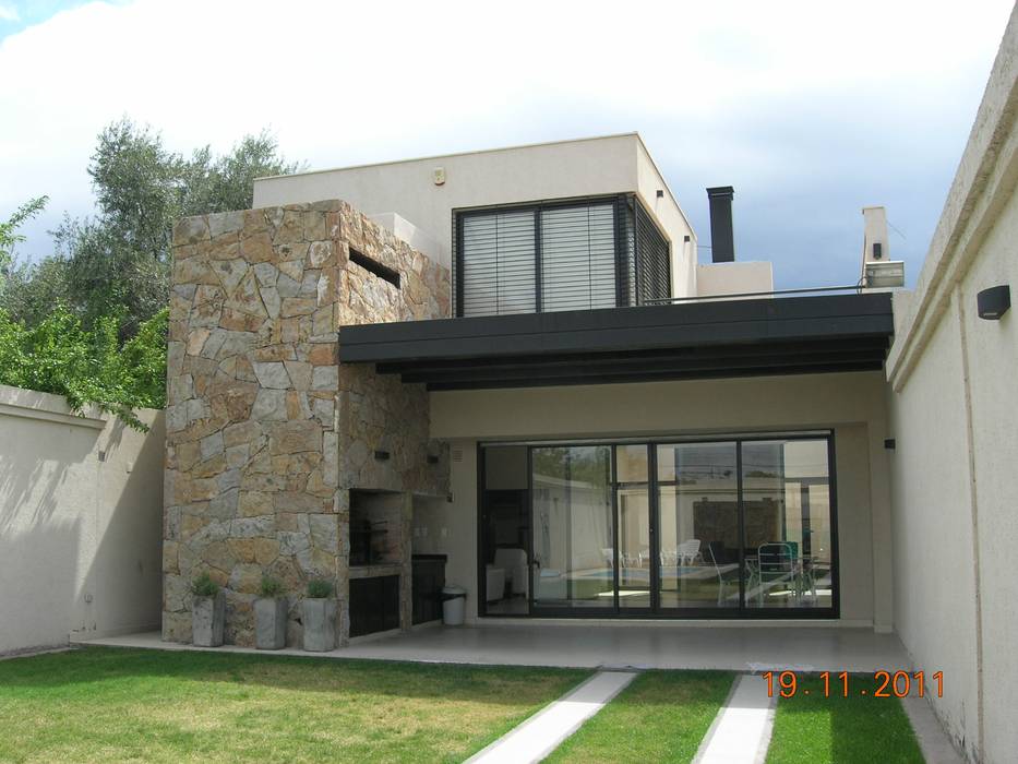 QUINCHO FAMILIAR, MABEL ABASOLO ARQUITECTURA MABEL ABASOLO ARQUITECTURA Rumah Modern