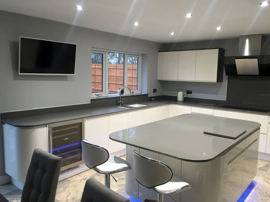 Modern High Gloss White and Graphite Kitchen Meridien Interiors Ltd Modern kitchen