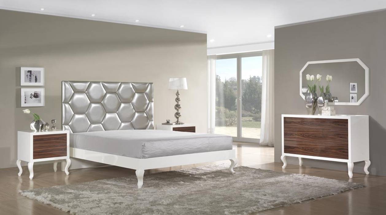 Mobiliário de quarto Bedroom furniture www.intense-mobiliario.com SENNA http://intense-mobiliario.com/pt/quartos/1096-quarto-senna.html, Intense mobiliário e interiores Intense mobiliário e interiores Kamar Tidur Klasik Beds & headboards