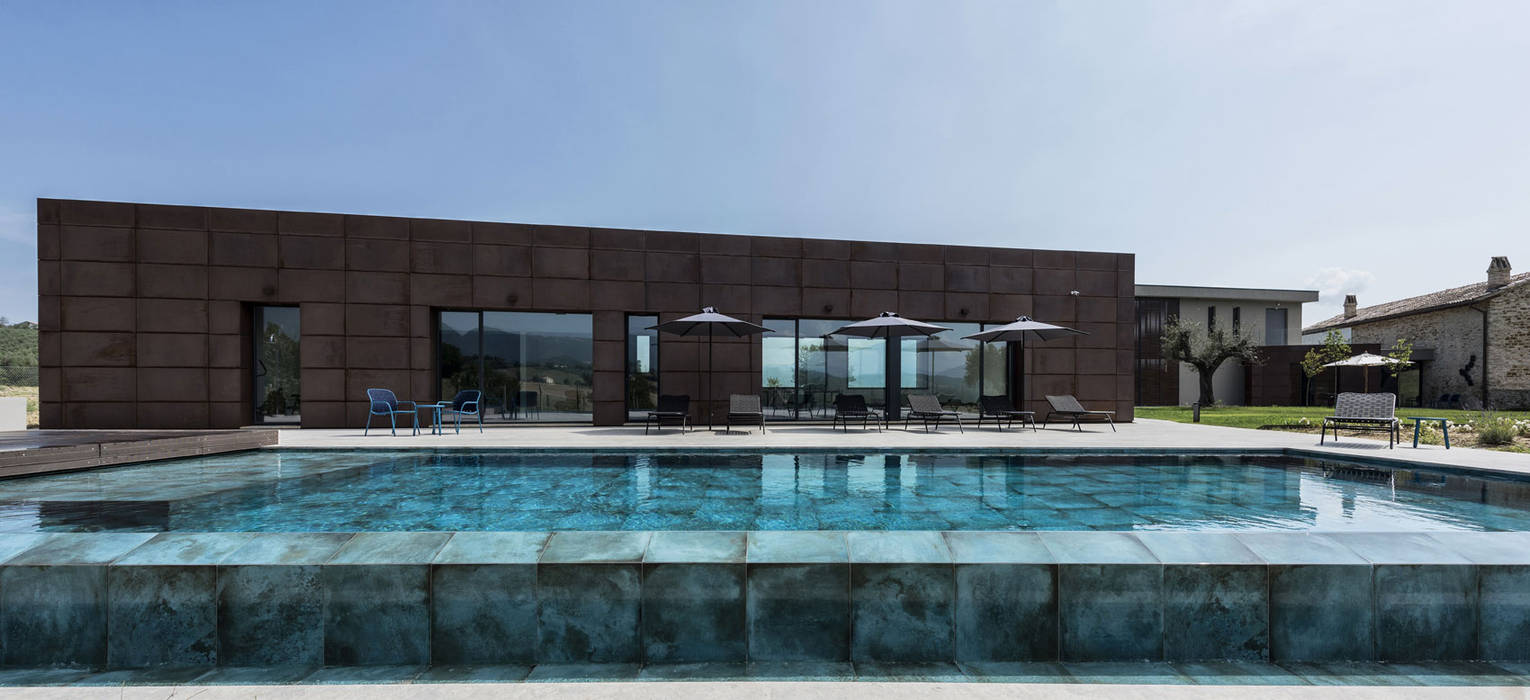 farmhouse restructuring, GIAN MARCO CANNAVICCI ARCHITETTO GIAN MARCO CANNAVICCI ARCHITETTO Infinity Pool