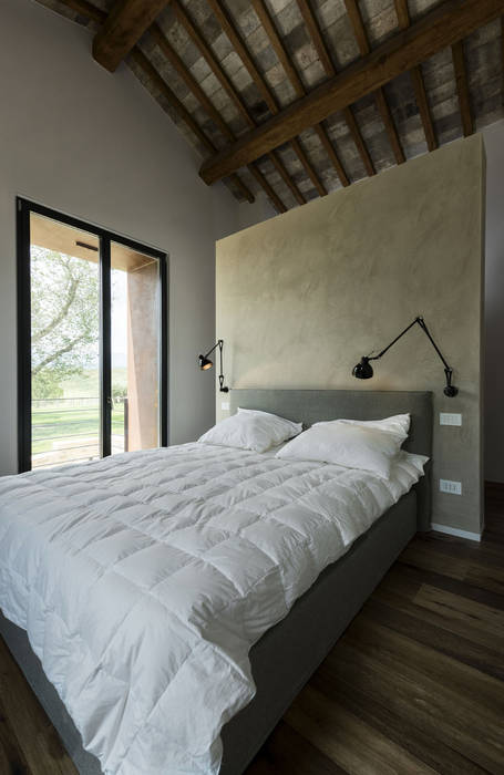 farmhouse restructuring, GIAN MARCO CANNAVICCI ARCHITETTO GIAN MARCO CANNAVICCI ARCHITETTO Modern Bedroom