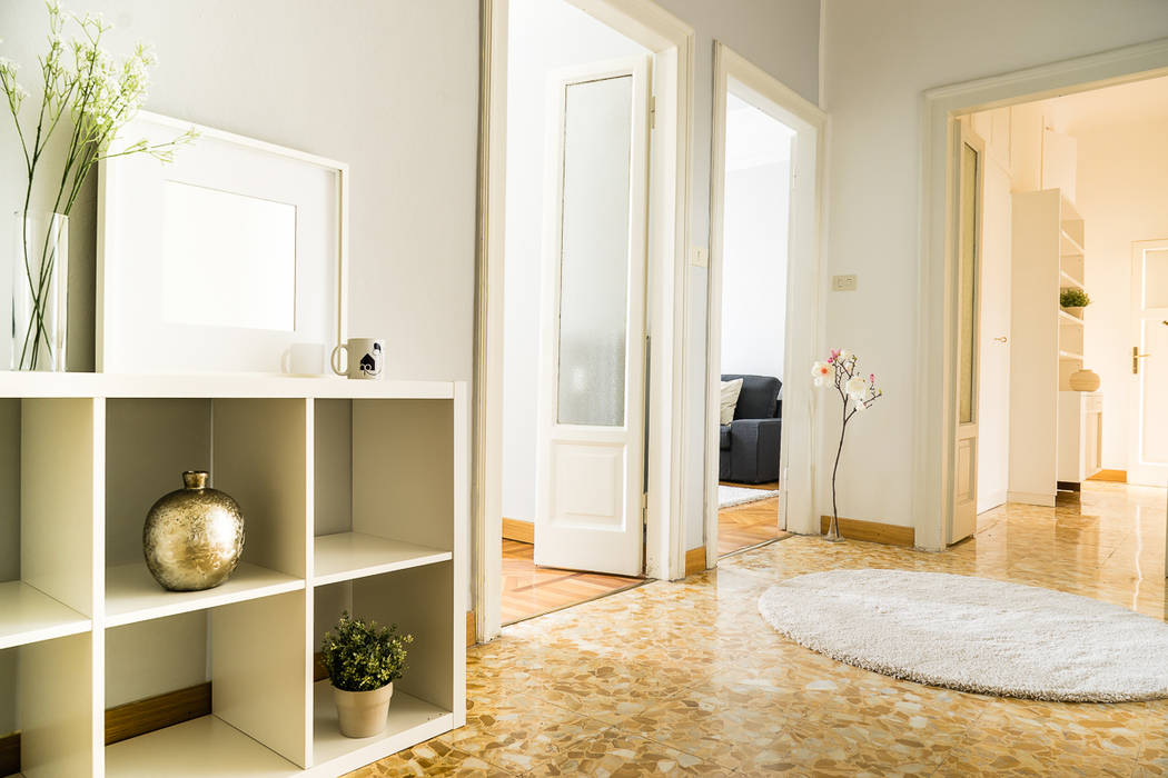 Muguet e Jasmin, Francesca Greco - HOME|Philosophy Francesca Greco - HOME|Philosophy Classic corridor, hallway & stairs