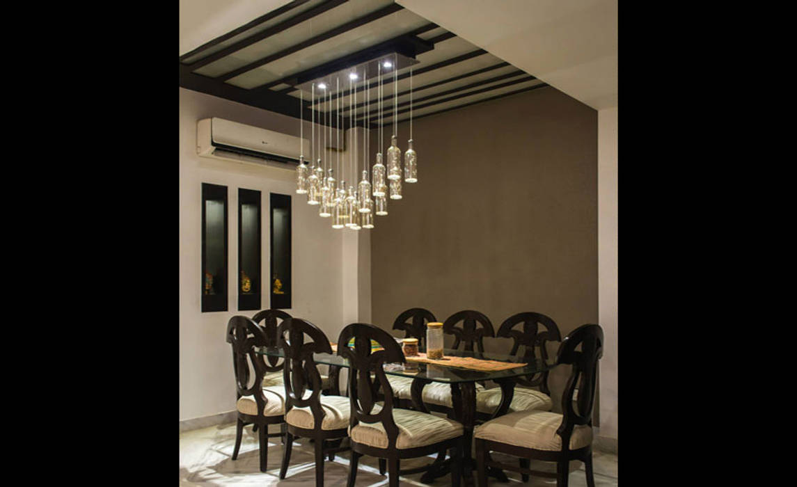 Singh Residence, StudioEzube StudioEzube Modern dining room Glass Lighting