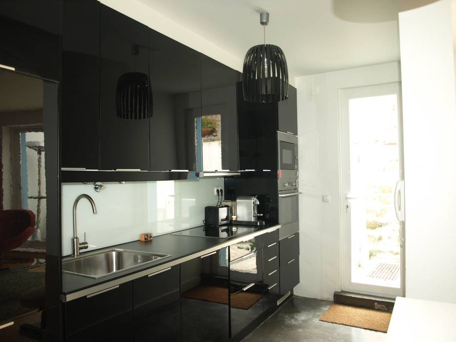 Gloria House, S. José Lisbon 2010 Cozinhas clássicas por QFProjectbuilding, Unipessoal Lda Clássico