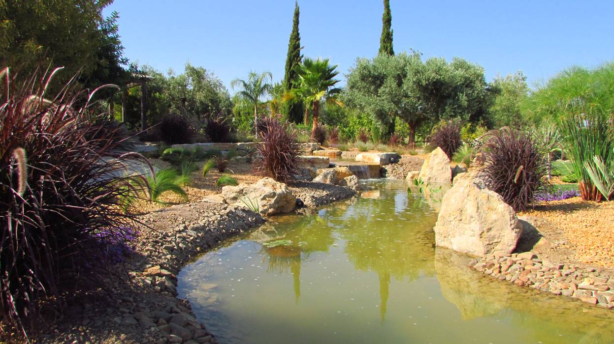 homify Lagoas de jardins Jardimgarve, Lago, Cascatas, Algarve, Construção de Jardins, Manutenção de Jardins