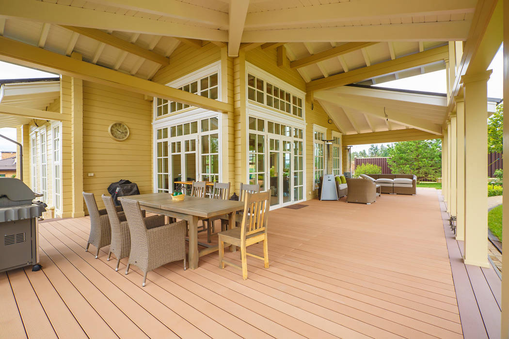 Террасы с видом на идеальный сад, Террадек Террадек Classic style balcony, veranda & terrace Wood-Plastic Composite