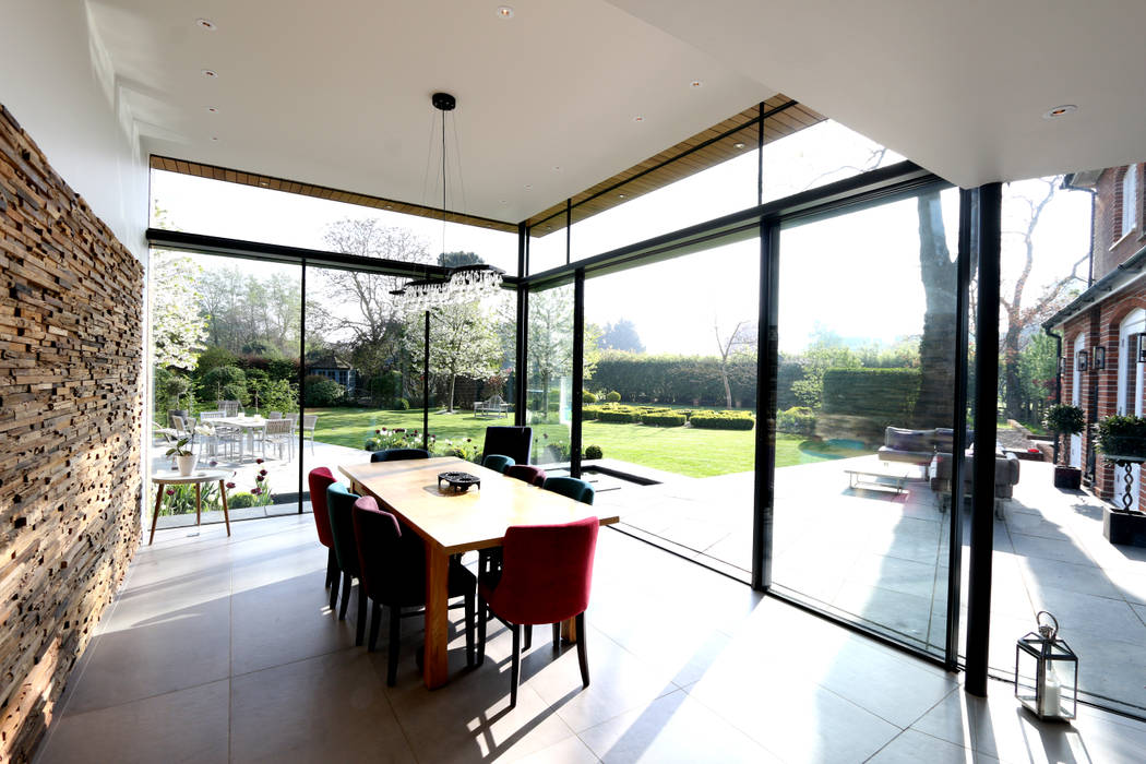 homify Finestre & Porte in stile moderno Sliding Glass Doors,Glass Extension,Structural Glass