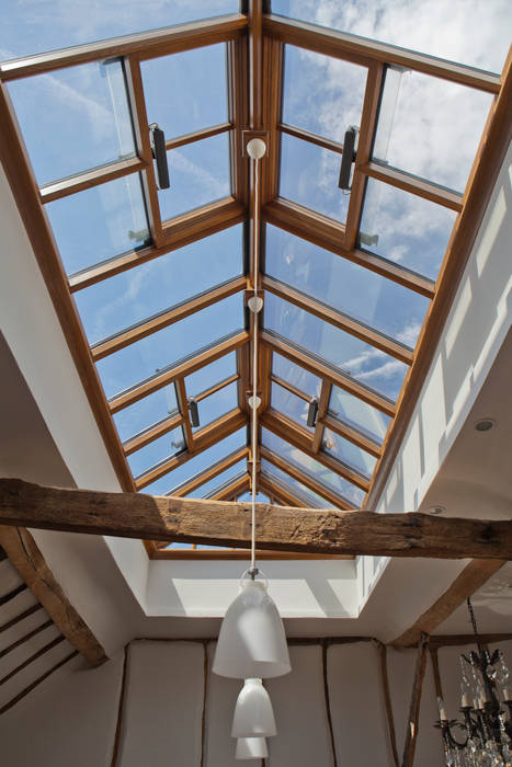 Barn Conversion with Oak Conservatory Vale Garden Houses Nhà kính phong cách mộc mạc Gỗ Wood effect conservatory,orangery,garden room,outdoor,bespoke,timber,aluminium,glass,roof light,roof light