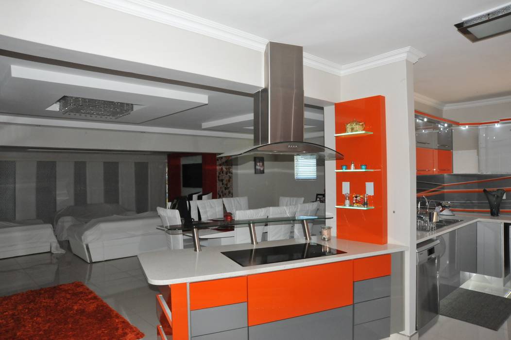 Orange and Silver Niemann Kitchen with Cesar Stone Work Tops., Expert Kitchens and Interiors Expert Kitchens and Interiors Cucina moderna