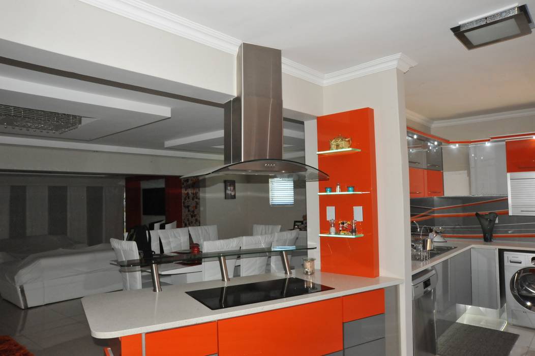 Orange and Silver Niemann Kitchen with Cesar Stone Work Tops., Expert Kitchens and Interiors Expert Kitchens and Interiors ห้องครัว