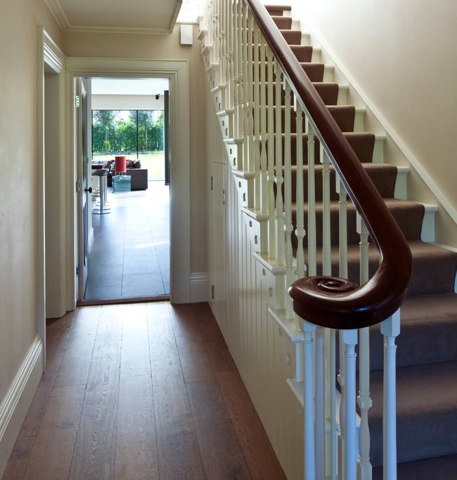 Extension with silicon-jointed glazing brings the outside in to this restored Victorian house, Des Ewing Residential Architects Des Ewing Residential Architects Modern corridor, hallway & stairs