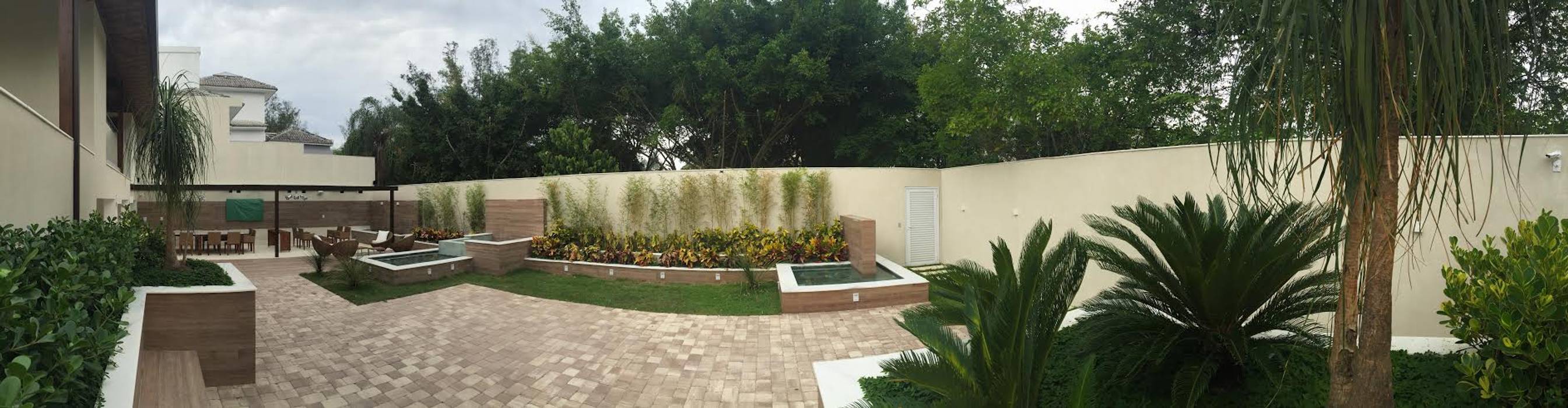 Casa na barra da tijuca- Rio de Janeiro, GEA Arquitetura GEA Arquitetura Jardins tropicais
