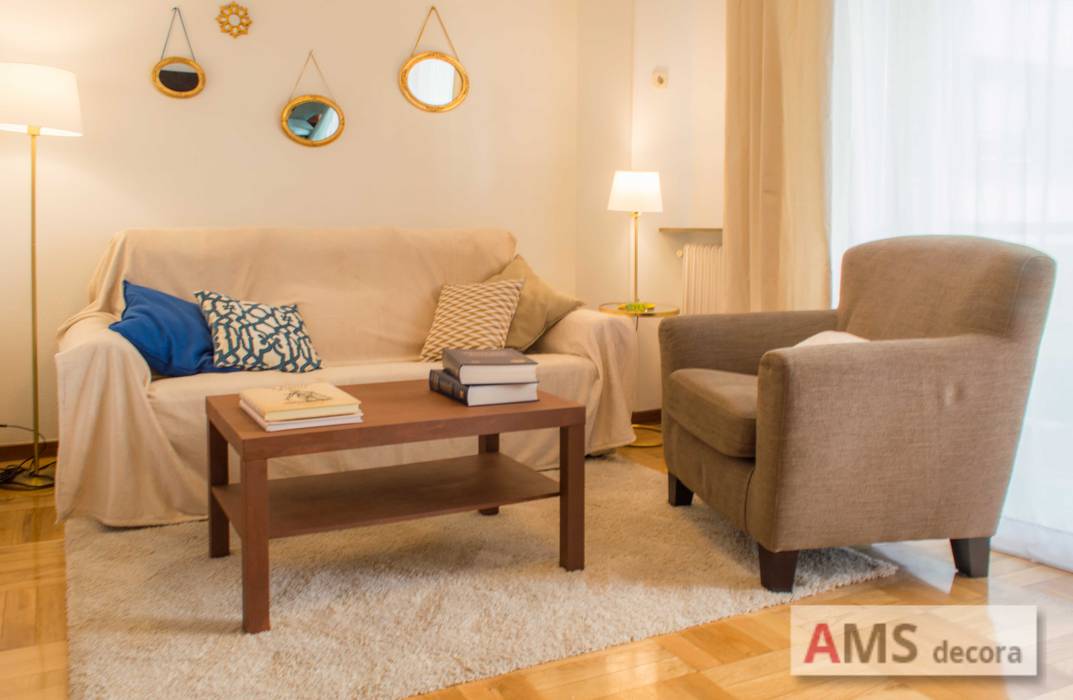 Redecoración de Piso: Un ambiente completamente hogareño y cálido, AMS decora AMS decora Living room Sofas & armchairs