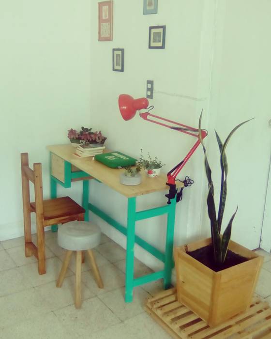 Escritorio Verde, Departamento Seis Departamento Seis Eclectic style study/office Solid Wood Multicolored Desks