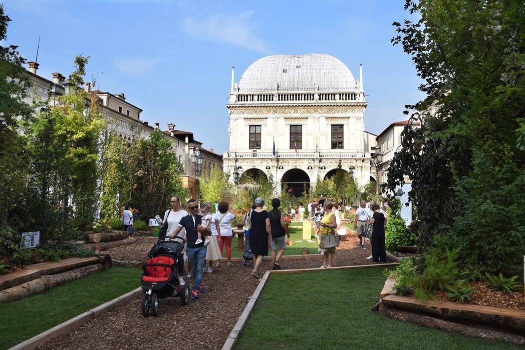 Fiorinsieme2016 - Piazza della Loggia - Brescia, RIZZINELLI & VEZZOLI ARCHITETTI ASSOCIATI RIZZINELLI & VEZZOLI ARCHITETTI ASSOCIATI Espaços comerciais Centros de exposições