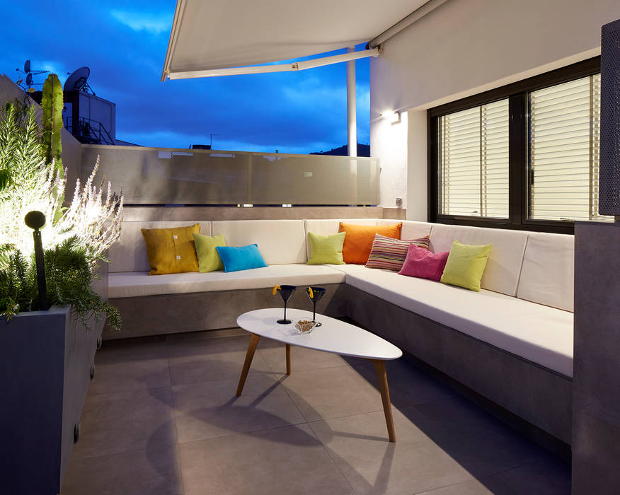 VIVIENDA URBANA ÁTICO SARRIÀ BARCELONA, Molins Design Molins Design Modern style balcony, porch & terrace