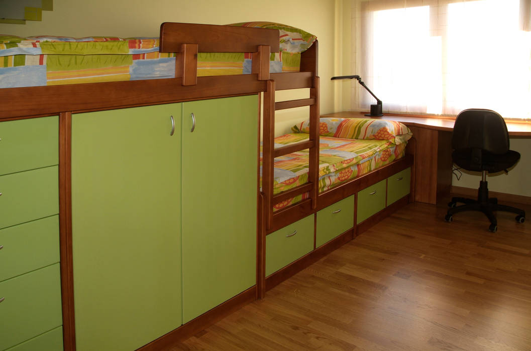 CASA GARRIGUES, RIBA MASSANELL S.L. RIBA MASSANELL S.L. Mediterranean style nursery/kids room Wood Wood effect