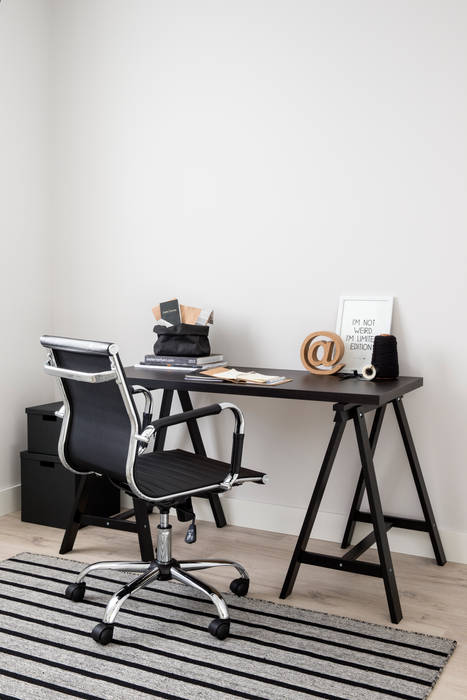 homify Modern style study/office