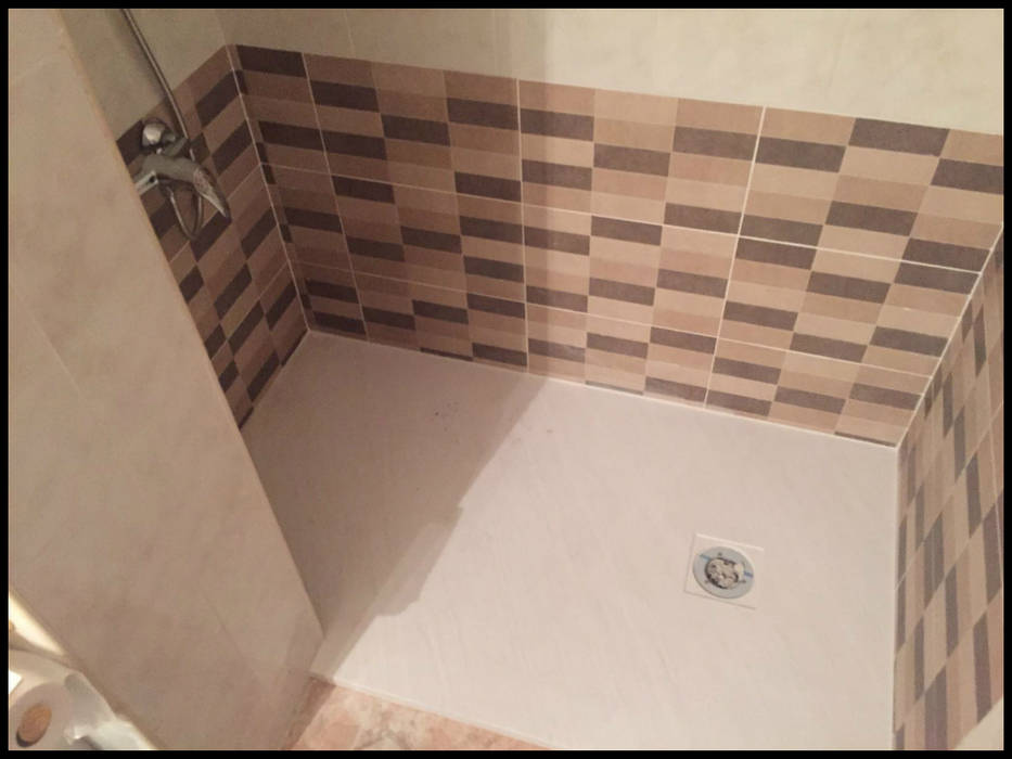 Plato de ducha extrafino en beige Fecofer, Proyectos y Reformas Baños de estilo rural baño,ducha,bañera,reforma baño,aseo,reforma integral