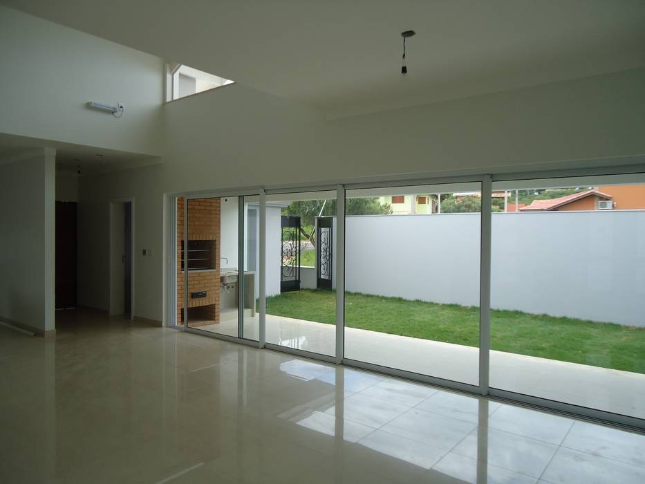 Casa NL, Lozí - Projeto e Obra Lozí - Projeto e Obra Modern Corridor, Hallway and Staircase