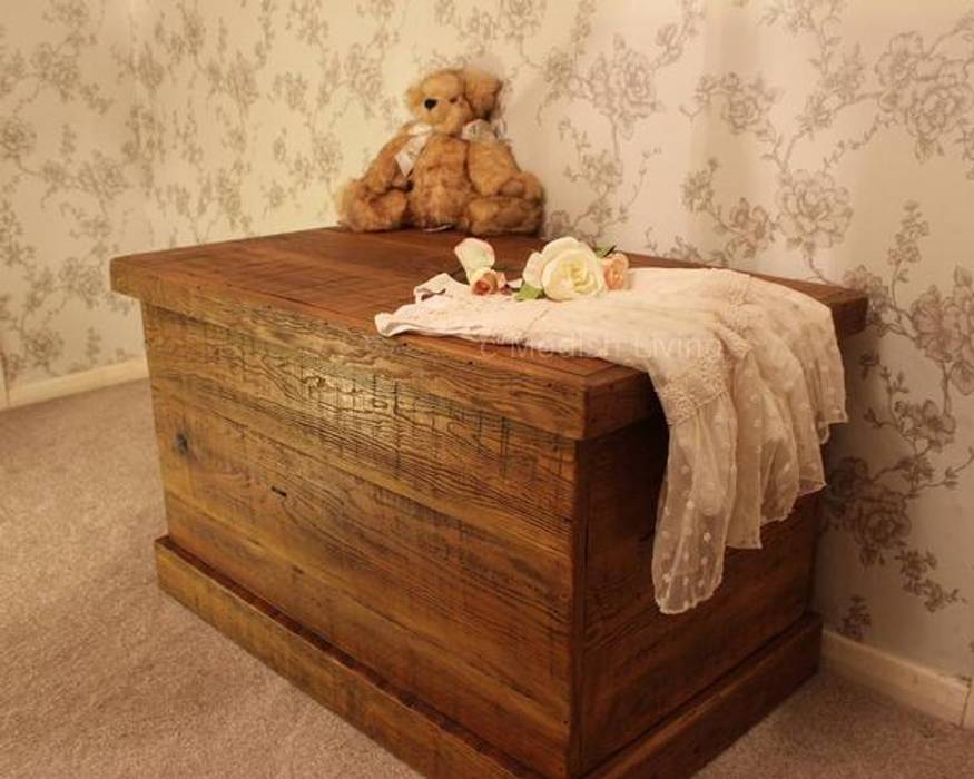 English Beam Reclaimed Wood Blanket Box homify Гостиная в рустикальном стиле Дерево Эффект древесины Хранение