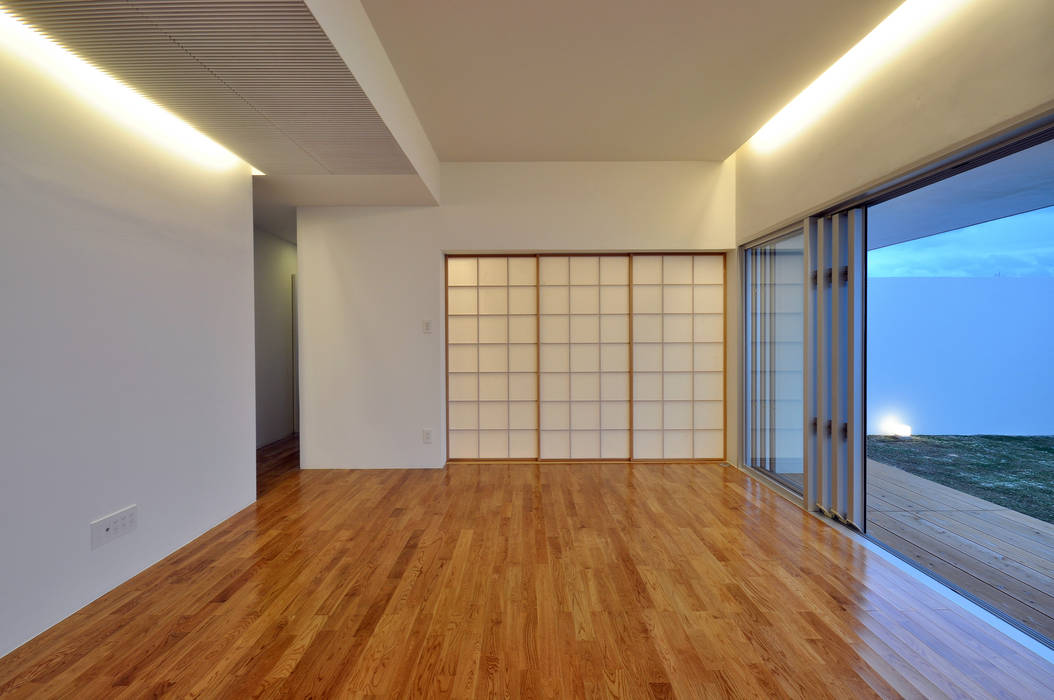 UHR-HOUSE, 門一級建築士事務所 門一級建築士事務所 Modern Living Room Wood Wood effect