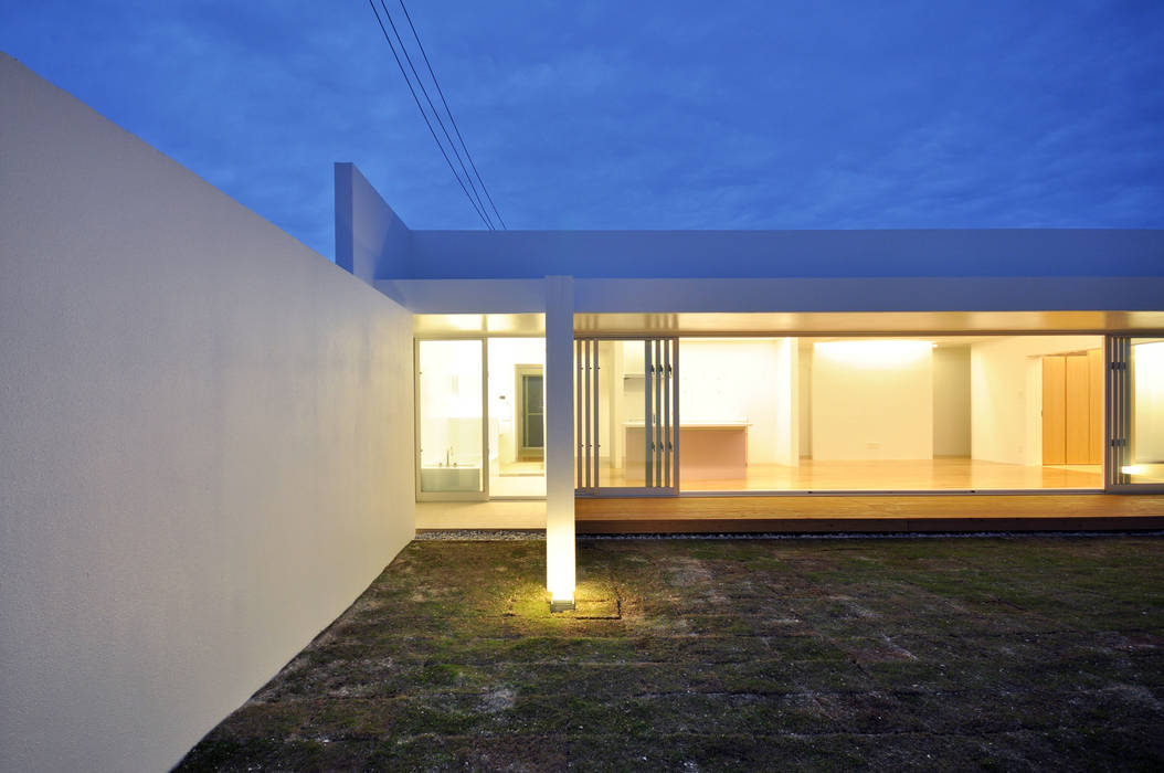 UHR-HOUSE, 門一級建築士事務所 門一級建築士事務所 Modern style bathrooms Concrete