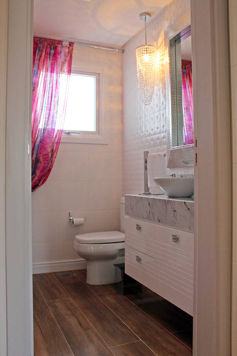 laca, iluminação, lavabo, cristais, mármore, strass Daiana Oliboni Design de Interiores Banheiros modernos Branco