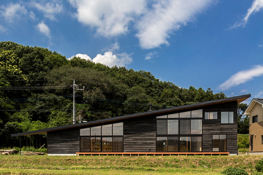 矢板・焼杉の家, 中山大輔建築設計事務所/Nakayama Architects 中山大輔建築設計事務所/Nakayama Architects Maisons originales