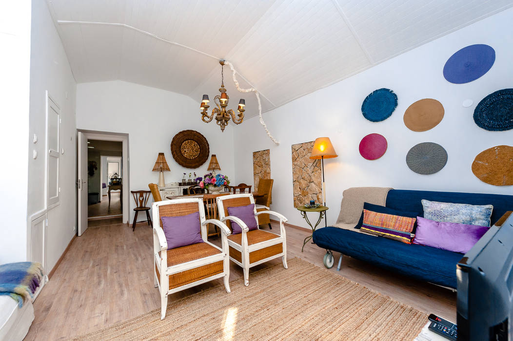 Um apartamento com um toque descontraído de campo em plena cidade., alma portuguesa alma portuguesa Living room