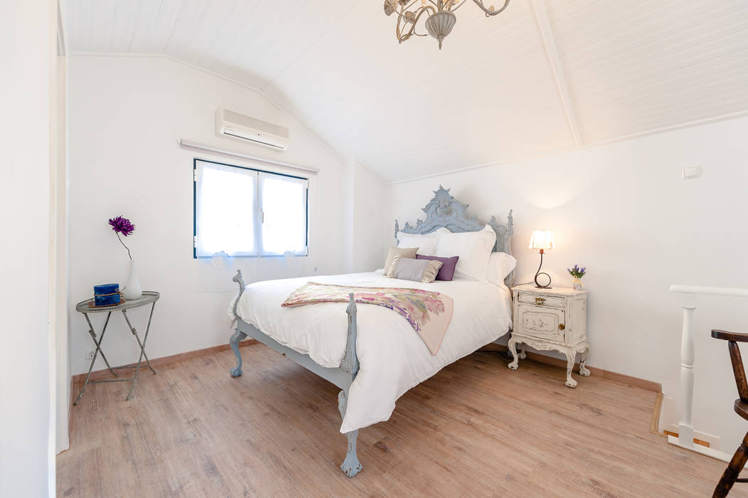 Um apartamento com um toque descontraído de campo em plena cidade., alma portuguesa alma portuguesa Country style bedroom