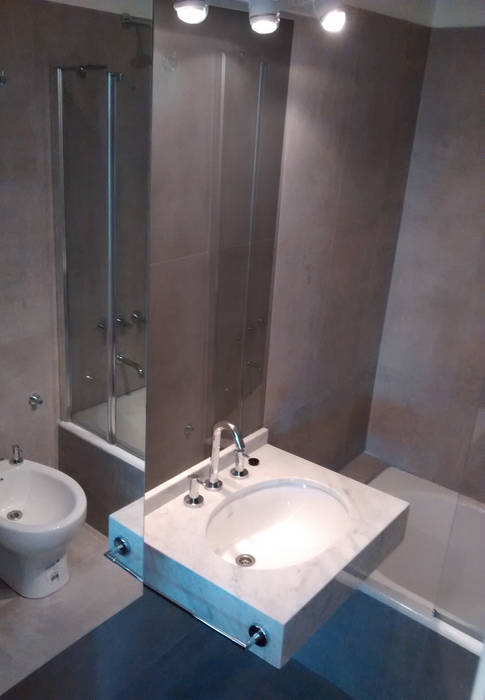 Modernizar un departamento de 3 ambientes en Belgrano, Area61 Arquitectura Area61 Arquitectura Modern bathroom Marble