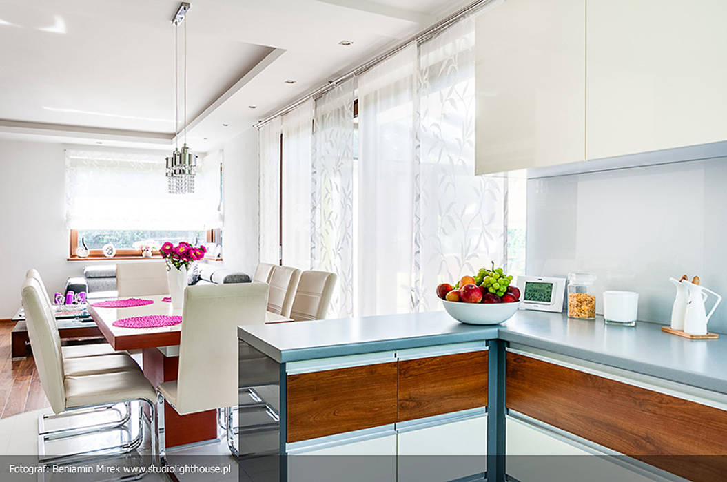 homify Modern dining room