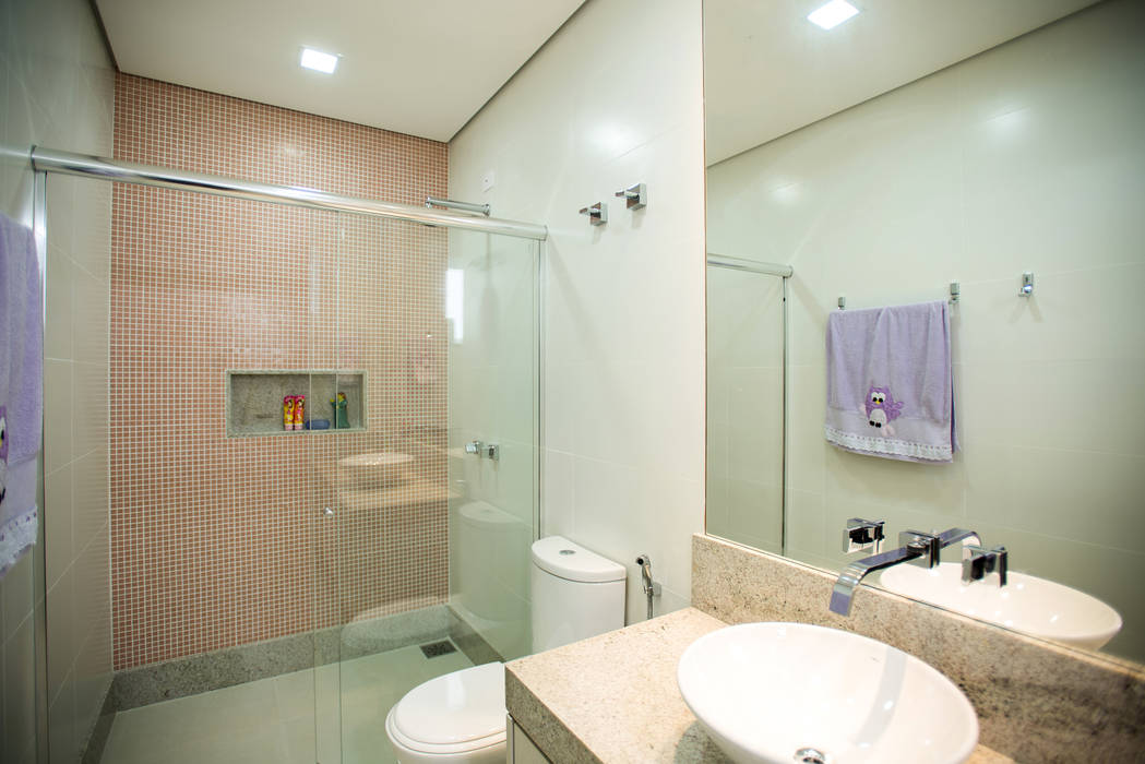 Casa Spina Ville, L2 Arquitetura L2 Arquitetura Modern bathroom Marble