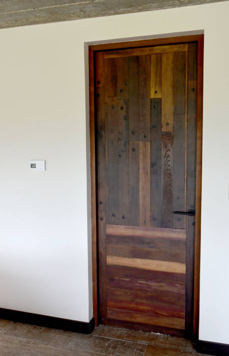 PUERTAS DE DUELAS, Ignisterra S.A. Ignisterra S.A. Cửa sổ & cửa ra vào phong cách mộc mạc Gỗ Wood effect