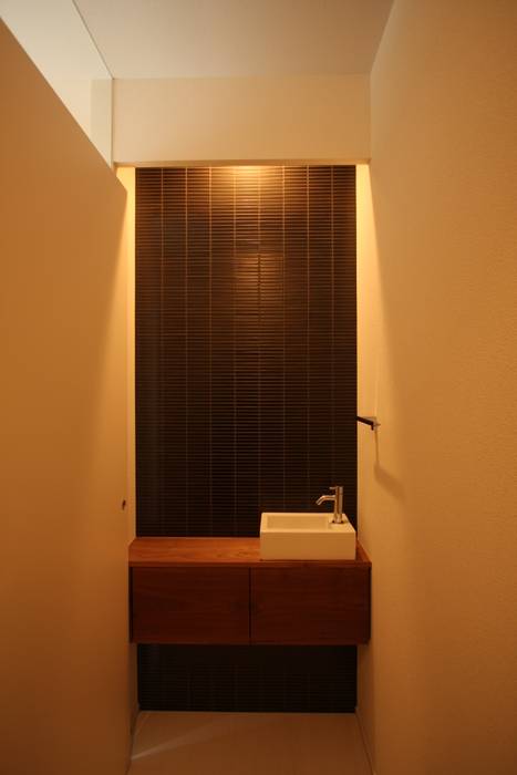 T邸ー光る箱の家, C-design吉内建築アトリエ C-design吉内建築アトリエ Modern Bathroom