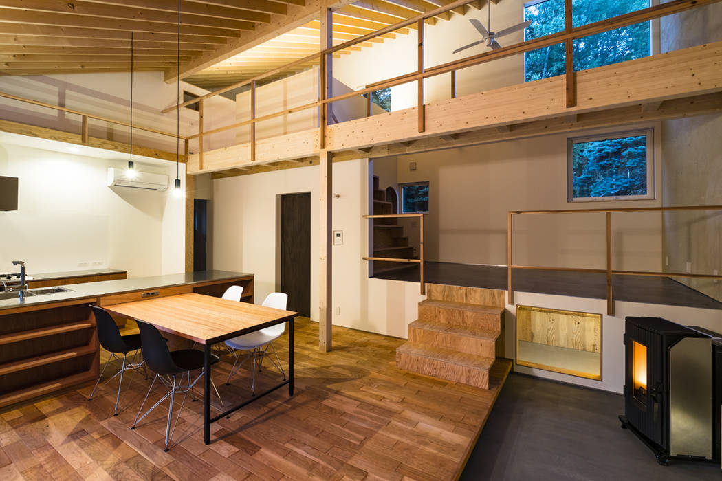 奏でる家, 一級建築士事務所 Atelier Casa 一級建築士事務所 Atelier Casa Paredes y pisos de estilo ecléctico Madera maciza Multicolor