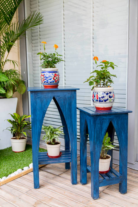 Accent moroccan tables. Studio Earthbox Mediterranean style balcony, veranda & terrace Wood Wood effect Furniture
