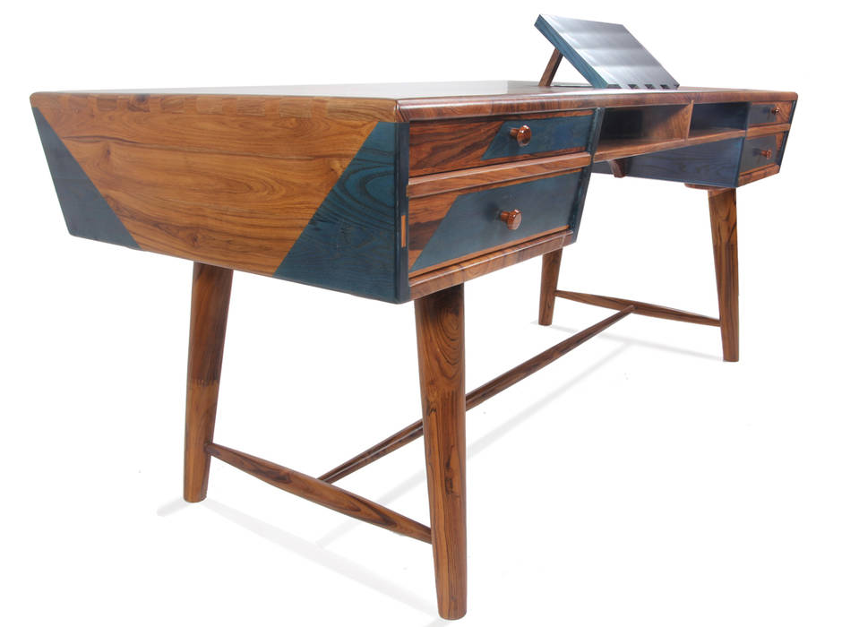 Aizvara: A solid wood executive desk, Alankaram Alankaram Modern study/office Solid Wood Multicolored Desks