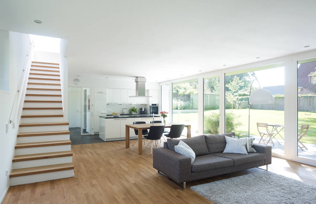 Einfamilienhaus in Falkensee bei Berlin, Justus Mayser Architekt Justus Mayser Architekt Modern living room