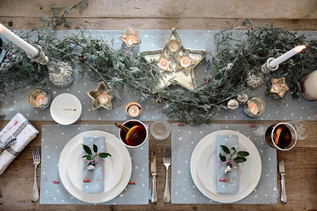 Sophie Allport Starry Night Christmas Tableware homify Wiejska jadalnia Bawełna Czerwony Akcesoria i dekoracje
